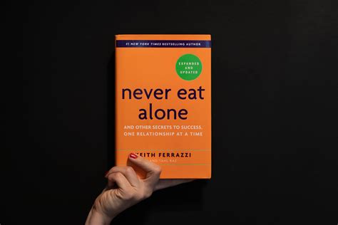  Never Eat Alone :  Une œuvre indienne qui transcende les frontières du temps